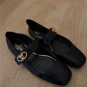 Valentino Flats